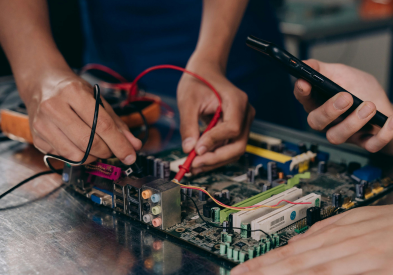 Desktop repair technician providing desktop service in Al Barsha Dubai
